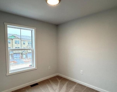 148 Olga Drive - Photo Thumbnail 12
