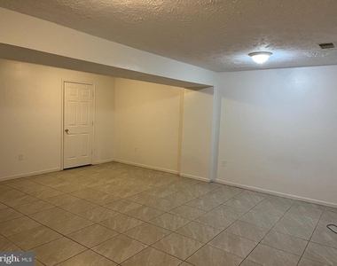 14684 Cloverdale Road - Photo Thumbnail 3