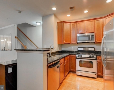 43920 Hickory Corner Terrace - Photo Thumbnail 9