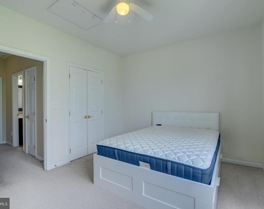 43920 Hickory Corner Terrace - Photo Thumbnail 15
