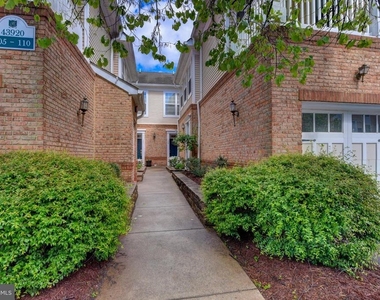 43920 Hickory Corner Terrace - Photo Thumbnail 2