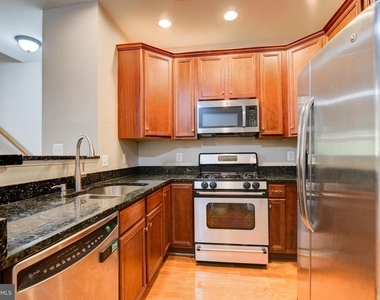 43920 Hickory Corner Terrace - Photo Thumbnail 8
