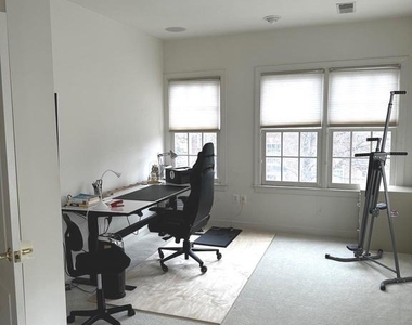 1607 Seneca Avenue - Photo Thumbnail 17