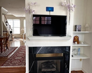1607 Seneca Avenue - Photo Thumbnail 11
