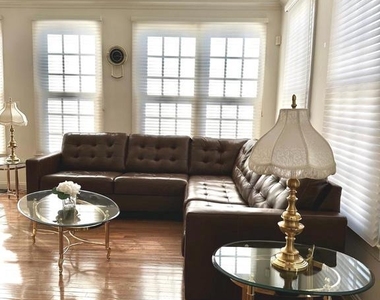 1607 Seneca Avenue - Photo Thumbnail 4