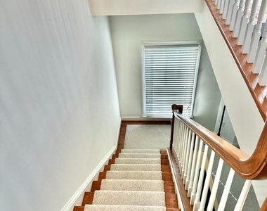 1607 Seneca Avenue - Photo Thumbnail 15