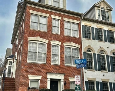 1607 Seneca Avenue - Photo Thumbnail 2