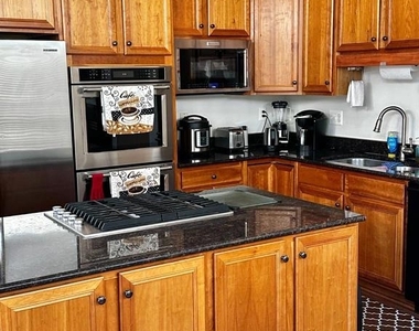 1607 Seneca Avenue - Photo Thumbnail 8