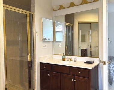1607 Seneca Avenue - Photo Thumbnail 19