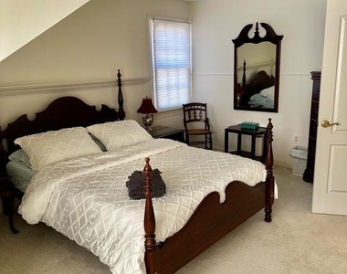 1607 Seneca Avenue - Photo Thumbnail 22