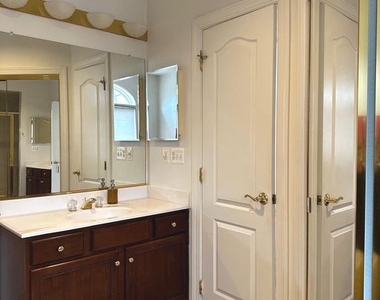 1607 Seneca Avenue - Photo Thumbnail 20