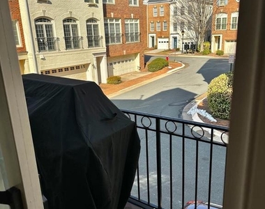 1607 Seneca Avenue - Photo Thumbnail 14