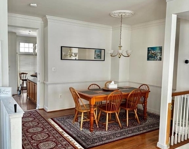1607 Seneca Avenue - Photo Thumbnail 6