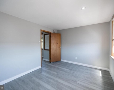734 S 9th Street - Photo Thumbnail 9