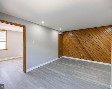 734 S 9th Street - Photo Thumbnail 5