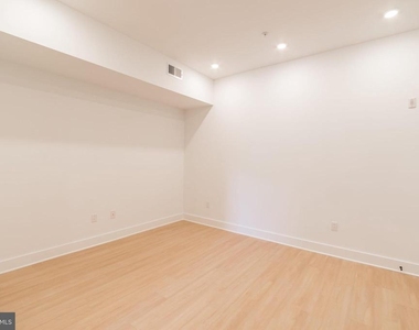 4408 Lancaster Avenue - Photo Thumbnail 3