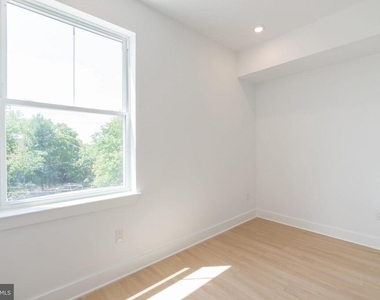 4408 Lancaster Avenue - Photo Thumbnail 8