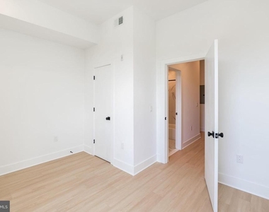 4408 Lancaster Avenue - Photo Thumbnail 9