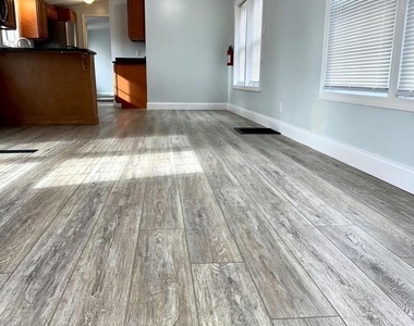 1616 N Main Street - Photo Thumbnail 6