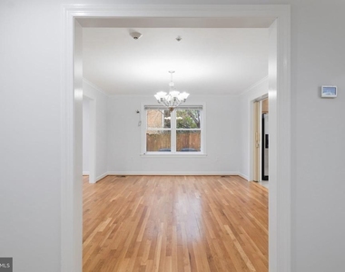 711 Lamberton Drive - Photo Thumbnail 9