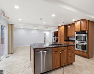 711 Lamberton Drive - Photo Thumbnail 14