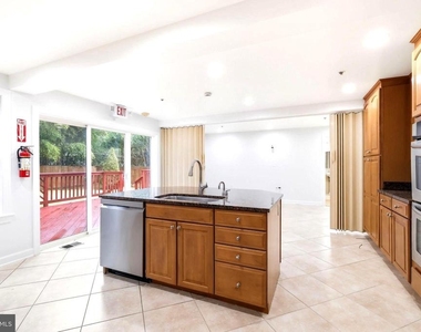 711 Lamberton Drive - Photo Thumbnail 13