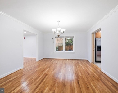 711 Lamberton Drive - Photo Thumbnail 6