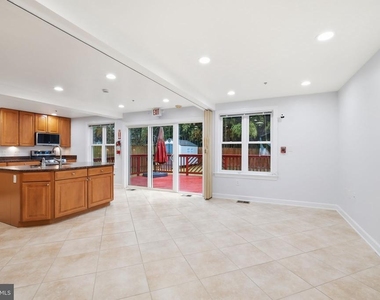 711 Lamberton Drive - Photo Thumbnail 18