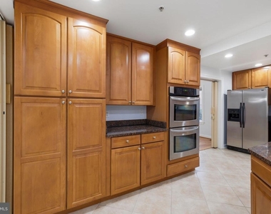 711 Lamberton Drive - Photo Thumbnail 16