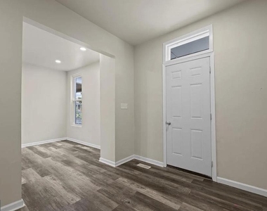 3030 Windsor Avenue - Photo Thumbnail 11