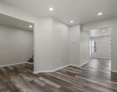 3030 Windsor Avenue - Photo Thumbnail 1