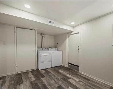 3030 Windsor Avenue - Photo Thumbnail 8