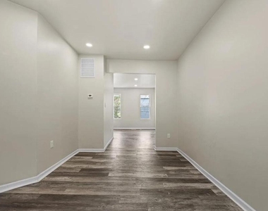 3030 Windsor Avenue - Photo Thumbnail 4