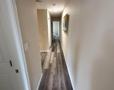 1028 E North Avenue - Photo Thumbnail 8