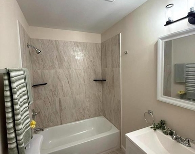 1028 E North Avenue - Photo Thumbnail 9