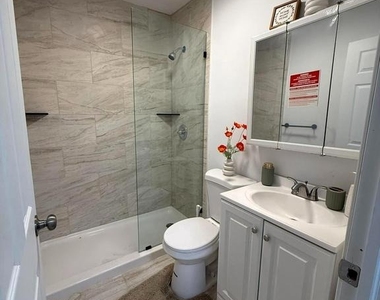 1026 E North Avenue - Photo Thumbnail 8