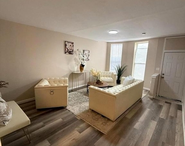 1026 E North Avenue - Photo Thumbnail 1
