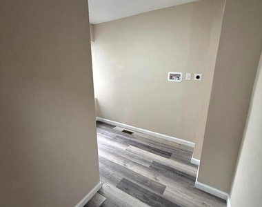 1026 E North Avenue - Photo Thumbnail 7