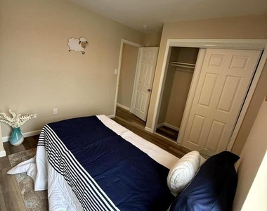1026 E North Avenue - Photo Thumbnail 11