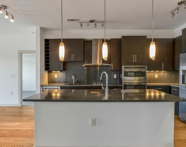 3600 S Lamar Blvd - Photo Thumbnail 4
