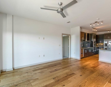 3600 S Lamar Blvd - Photo Thumbnail 8