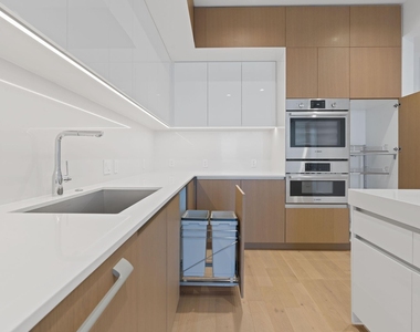313 W 17th St - Photo Thumbnail 6