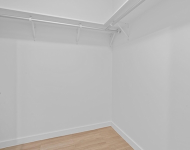 313 W 17th St - Photo Thumbnail 14