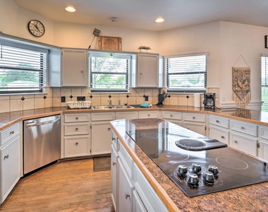 15805 Richards Dr - Photo Thumbnail 2