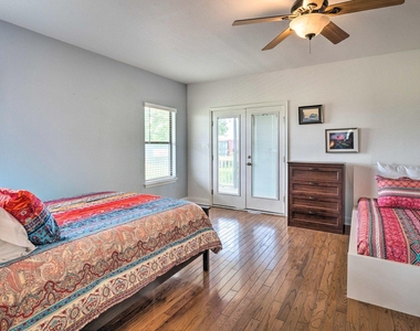 15805 Richards Dr - Photo Thumbnail 15