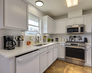 507 Clear Spring Ln - Photo Thumbnail 8