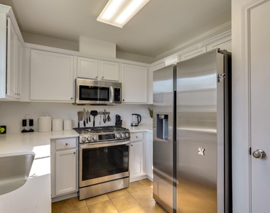 507 Clear Spring Ln - Photo Thumbnail 10