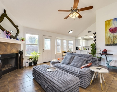 507 Clear Spring Ln - Photo Thumbnail 3