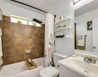 507 Clear Spring Ln - Photo Thumbnail 12