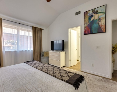 507 Clear Spring Ln - Photo Thumbnail 15